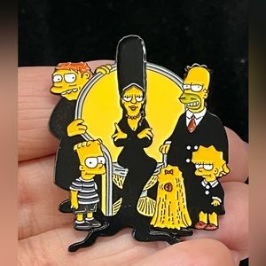 large Simpsons  family TV cartoon series pin/brooch-lapel 👻 Halloween series